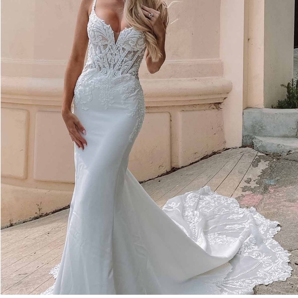 Martina Liana, 1406
Size 4-6, no alterations